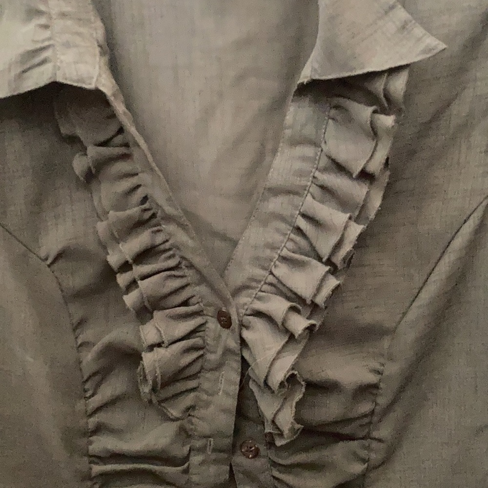 FINAL MARKDOWN Ladies’ Myth Ruffle-front Blouse (M) - Picture 2 of 6